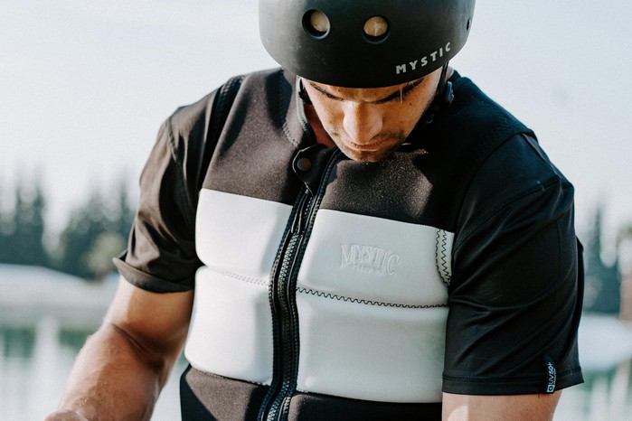 Mystic Peacock Impact Vest Fzip Wake